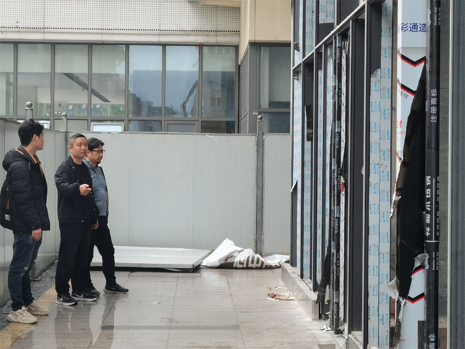 設計師赴萬達芮洄雅致酒店項目現場進行辦公及設計指導工作 設計師赴萬達芮洄雅致酒店項目現場進行辦公及設計指導工作